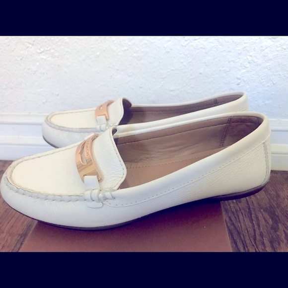 ✨Coach Gold Logo Plaque White Flat Loafers✨ - Picture 3 of 3